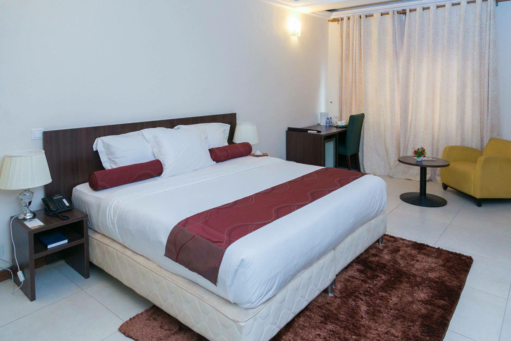 Alisa Hotel Labone Accra Exterior photo